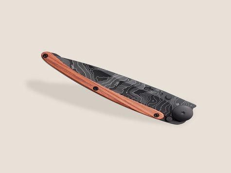 Deejo Serrated 37g, Negro, Palo rojo / Topografia