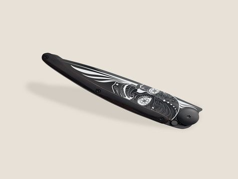 Deejo 37g, Ebony / Latino skull