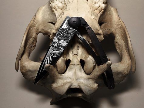 Deejo 37g, Ebony / Latino skull