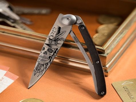 Deejo 37g, Ebony wood / Dandy Skull