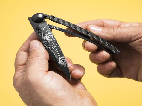 Deejo 37g, Carbon fiber / Racing car