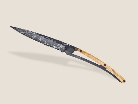 Deejo Serrated 37g, Olive wood / Hunting scene