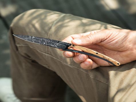 Deejo Serrated 37g, Olive wood / Hunting scene