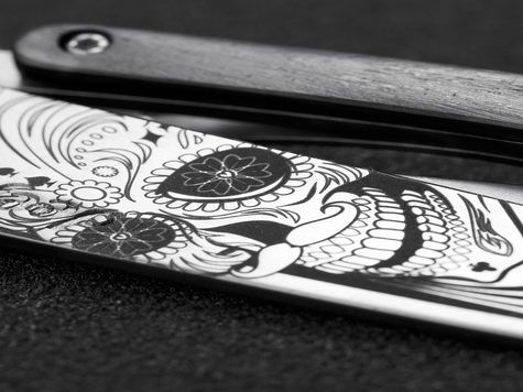 Deejo 37g, Ebony / Latino skull