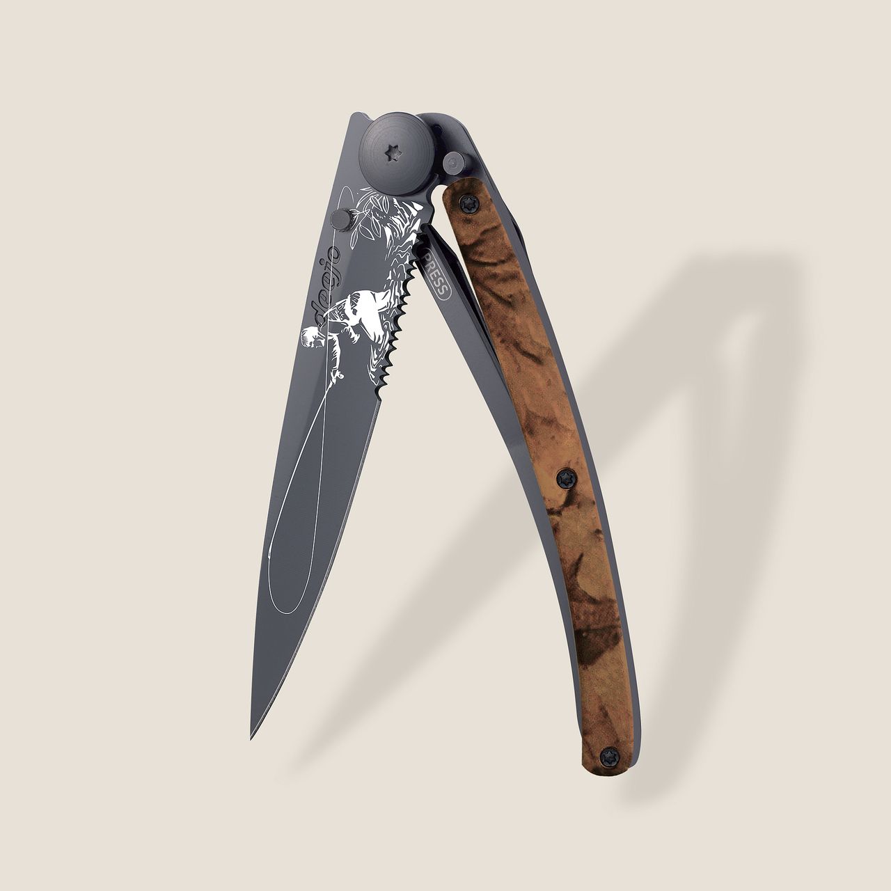 Deejo Serrated 37g, Brown camo / Fly Fishing - 37 GR (Standard) - POCKET  KNIVES